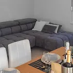 Awesome In Lovrin بيت للعطل
